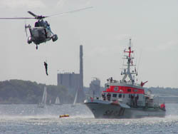 zu Rettungshubschrauber SAR Hamburg 71